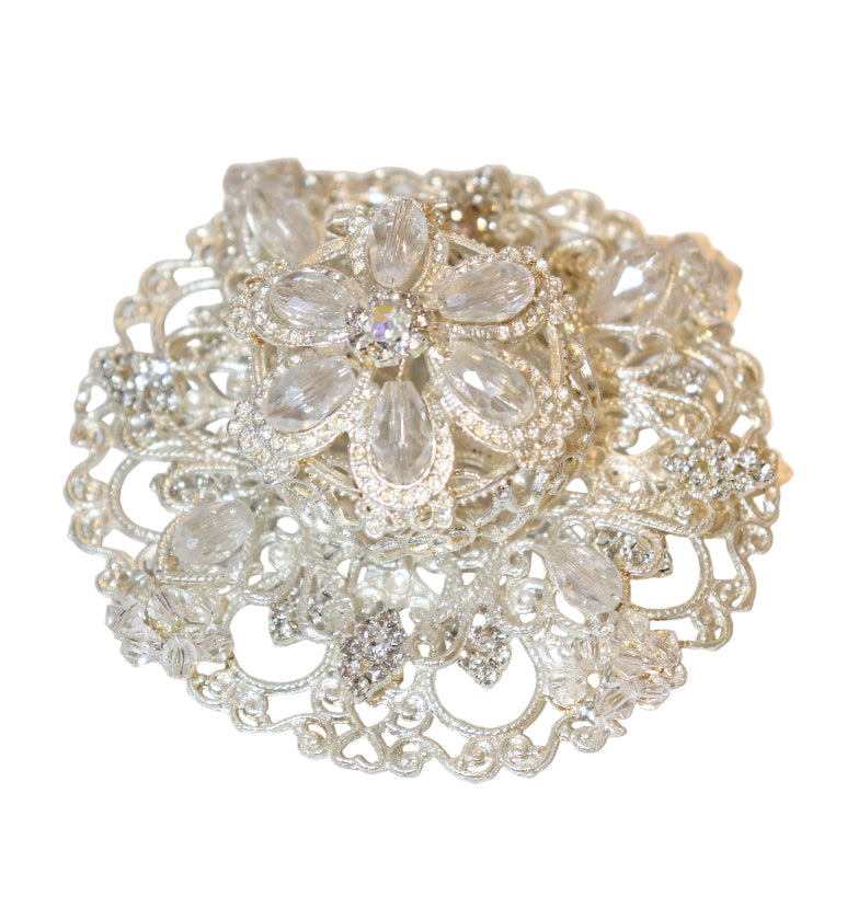 Fancy Silver Flower Arras